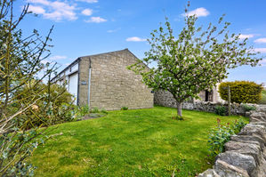 Additional garden to the side of the garage- click for photo gallery